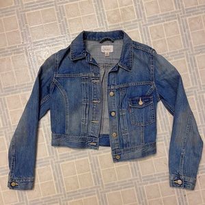Cropped Levi’s Jean Jacket
